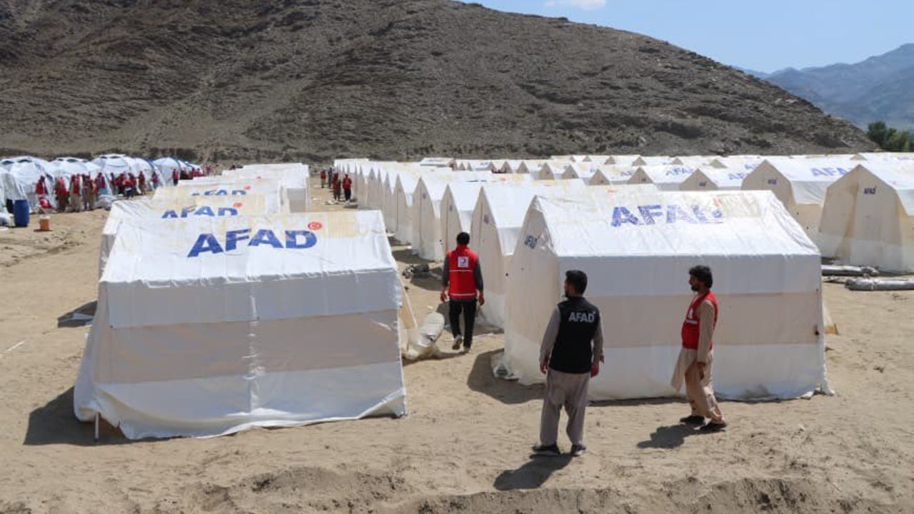 Türkiye'nin gönderdiği yardımlar Afganistan'a ulaştı! Deprem felaketinde binlerce kişi ölmüştü