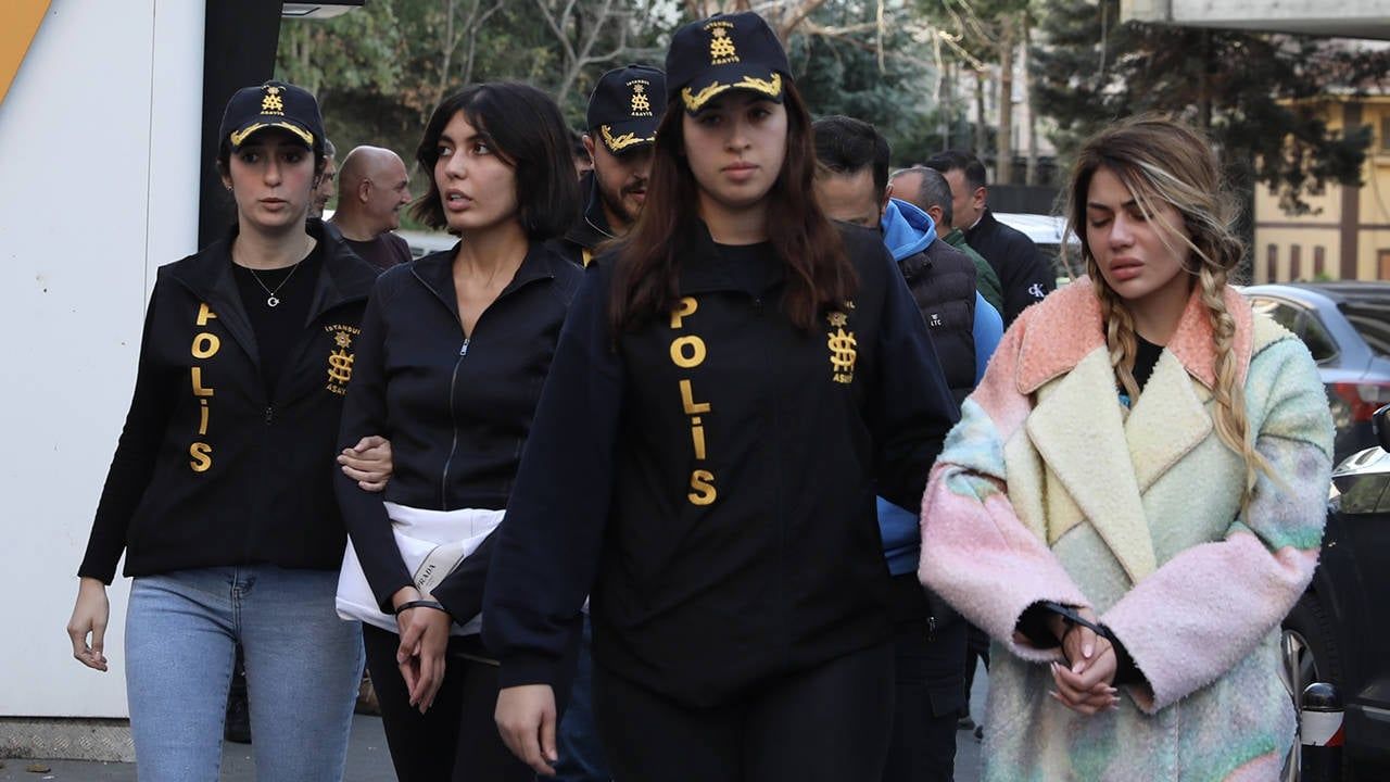 Bahar Candan ve hayatını kaybeden Nihal Candan'ın davasında 4 tahliye görseli