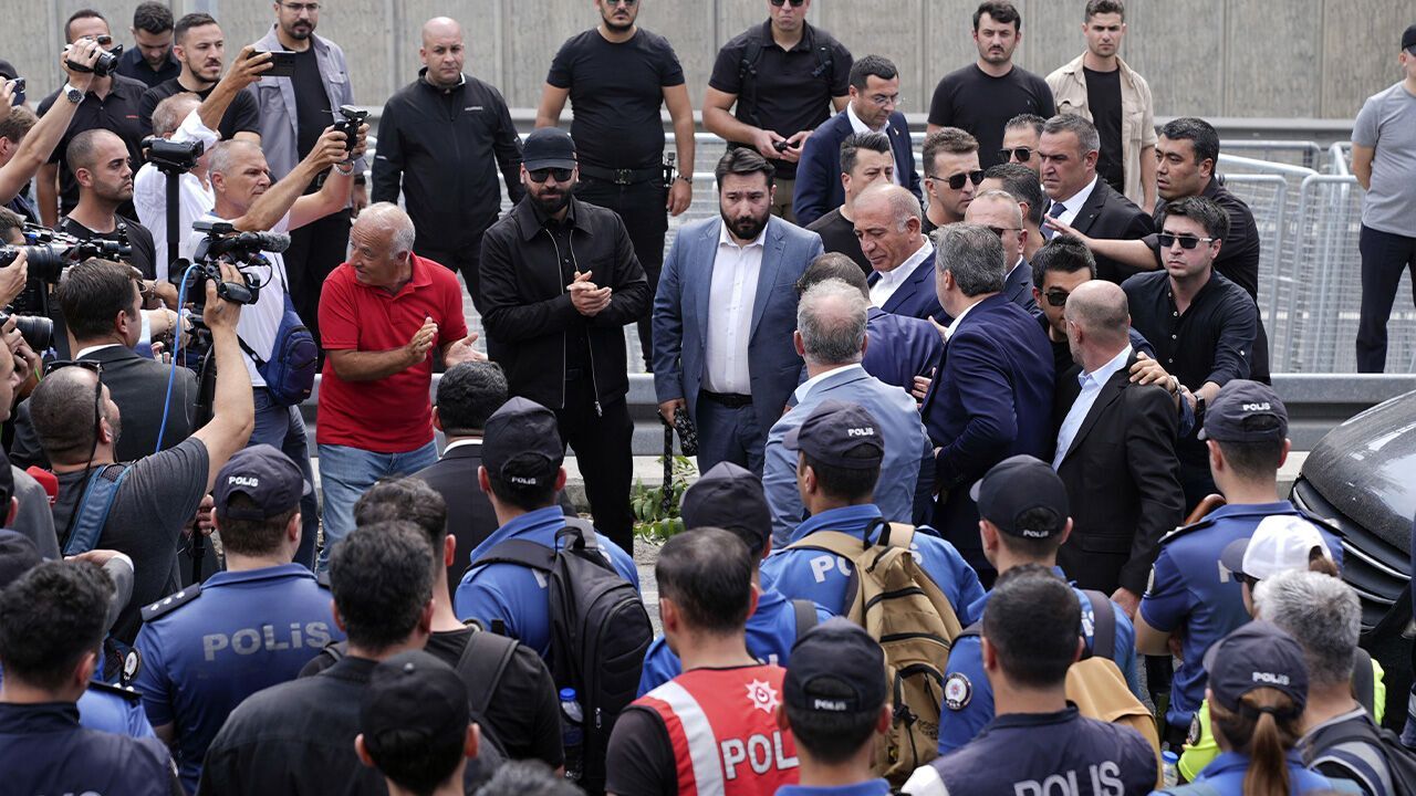 CHP İstanbul İl Başkanlığı olaylarına soruşturma! 10 firari aranıyor görseli