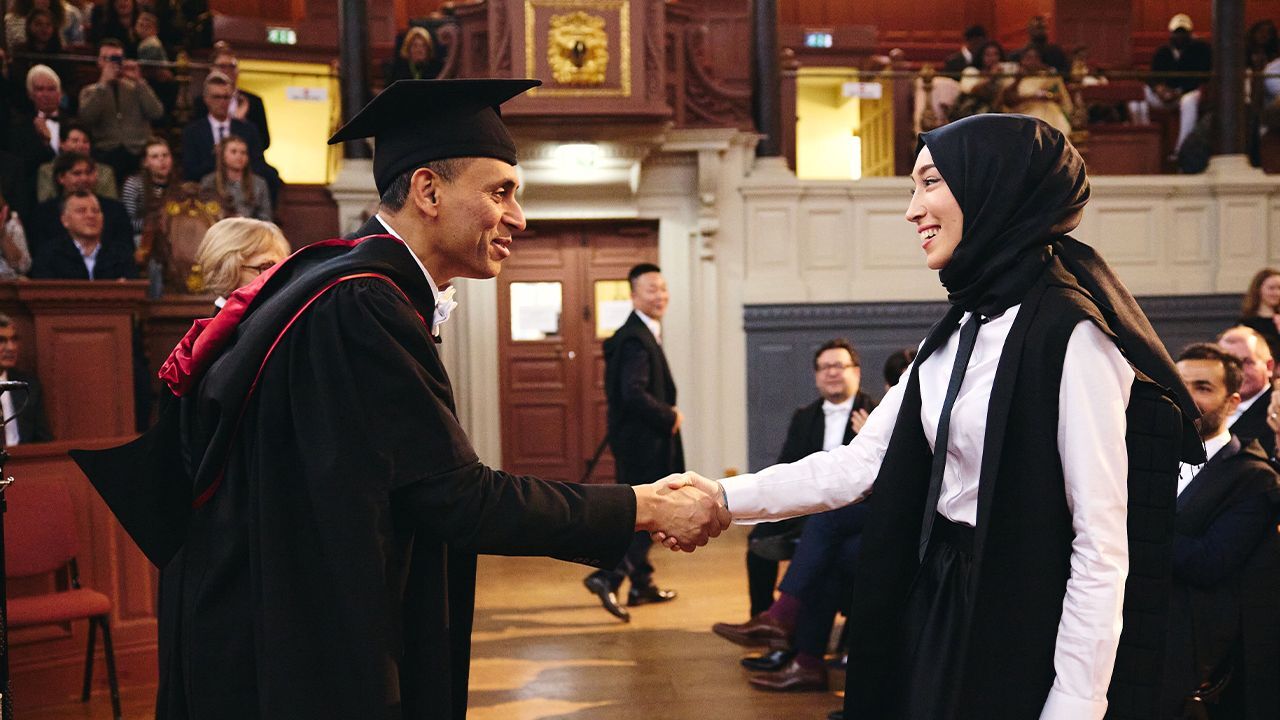 AK Partili milletvekili Rümeysa Kadak, dünyaca ünlü üniversitenin yüzü oldu