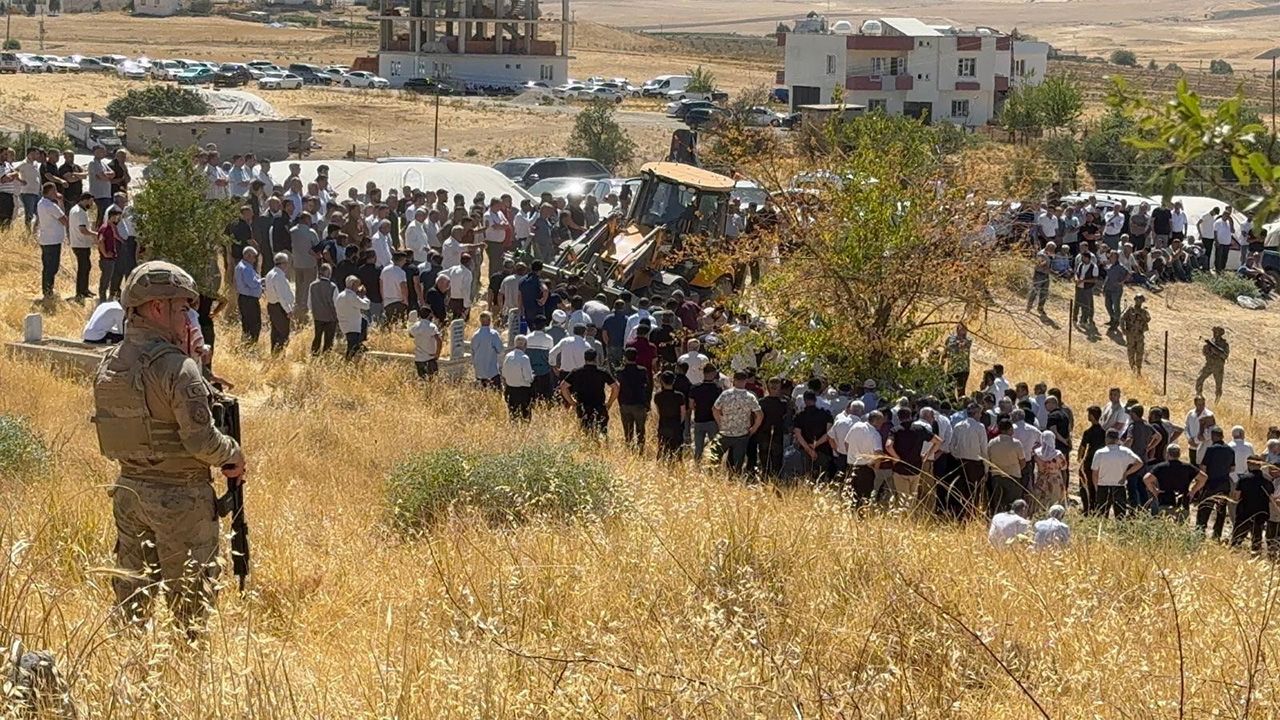 Bir aileyi yok eden saldırıda 24 gözaltı! Cenazedeki detay dikkat çekti