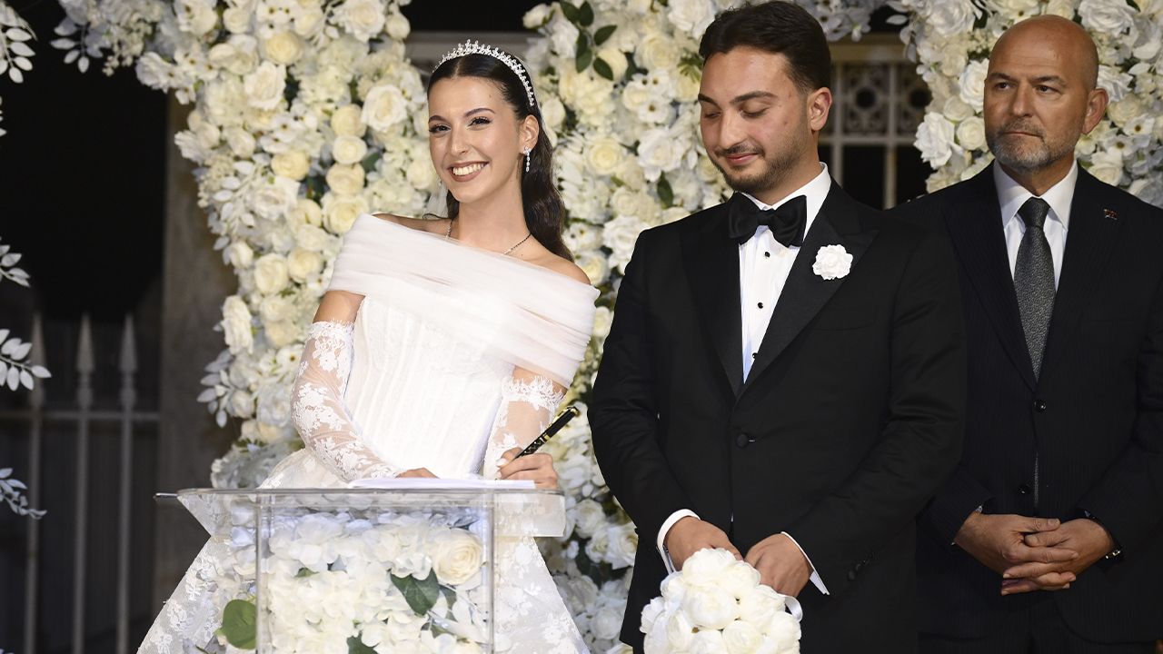 Fahrettin Altun'un oğlu evlendi, törene Hulusi Akar'ın sözleri damga vurdu! "Buna müsaade etmemeli"