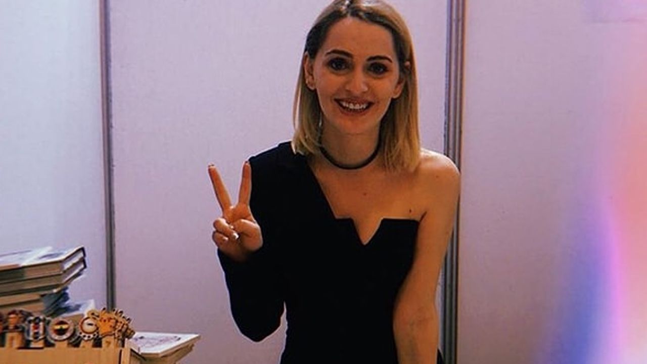 Kızılcık Şerbeti dizisinin senaristi Merve Göntem