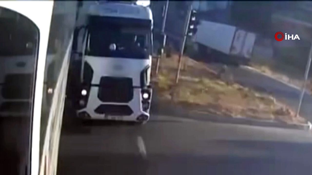 Malatya’da korkunç kaza! Freni boşalan tır yolcu otobüsüne çarptı, alev aldı