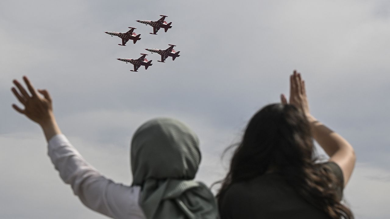 TEKNOFEST İstanbul başladı! Türk Yıldızları