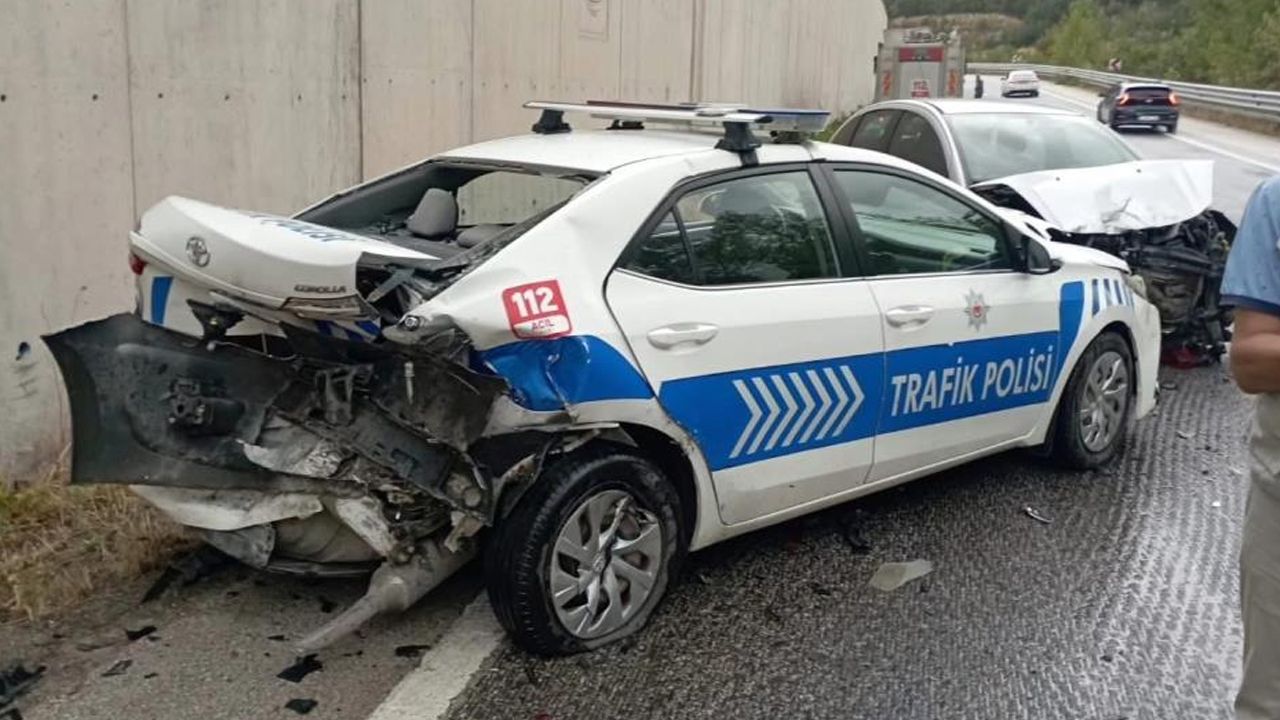 Kazaya müdahale eden polis aracına otomobil çarptı: 2’si polis 8 kişi yaralandı