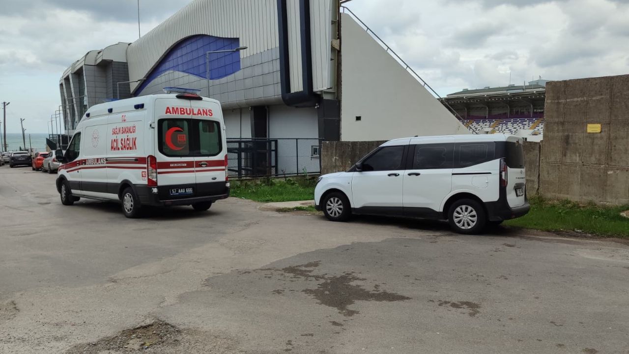 Dolmuş durağında intihar girişimi! Hemen telefona sarıldılar