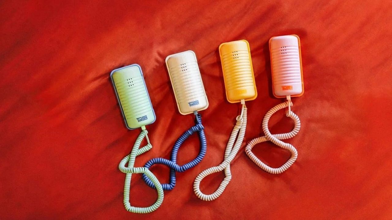 Bu da ekransız telefon! Gören şaşkına dönüyor