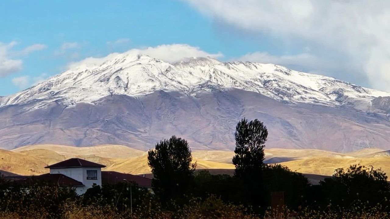 Mevsimin ilk kar yağışı! Havalar soğudu, her yer bir anda beyaza büründü