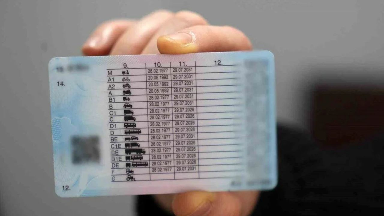 Ehliyet almak için lise mezunu olmak şart mı? 2025 ehliyet alma şartları ve ücreti gündemde!