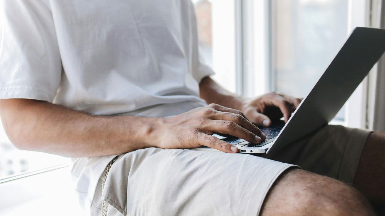 8 saat oturmak sigara kadar zararlı! Bacakta başlayıp akciğeri vuruyor