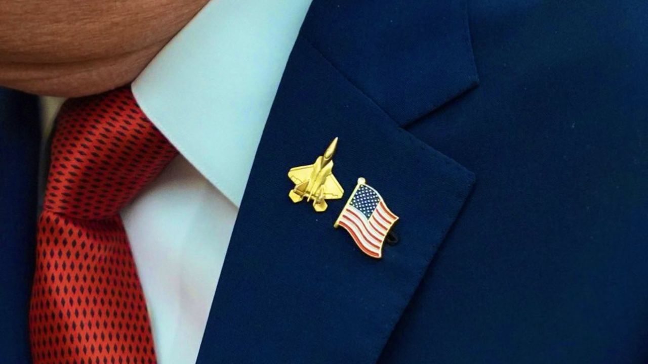 Trump-Erdoğan görüşmesinde dikkat çeken F-22 rozeti