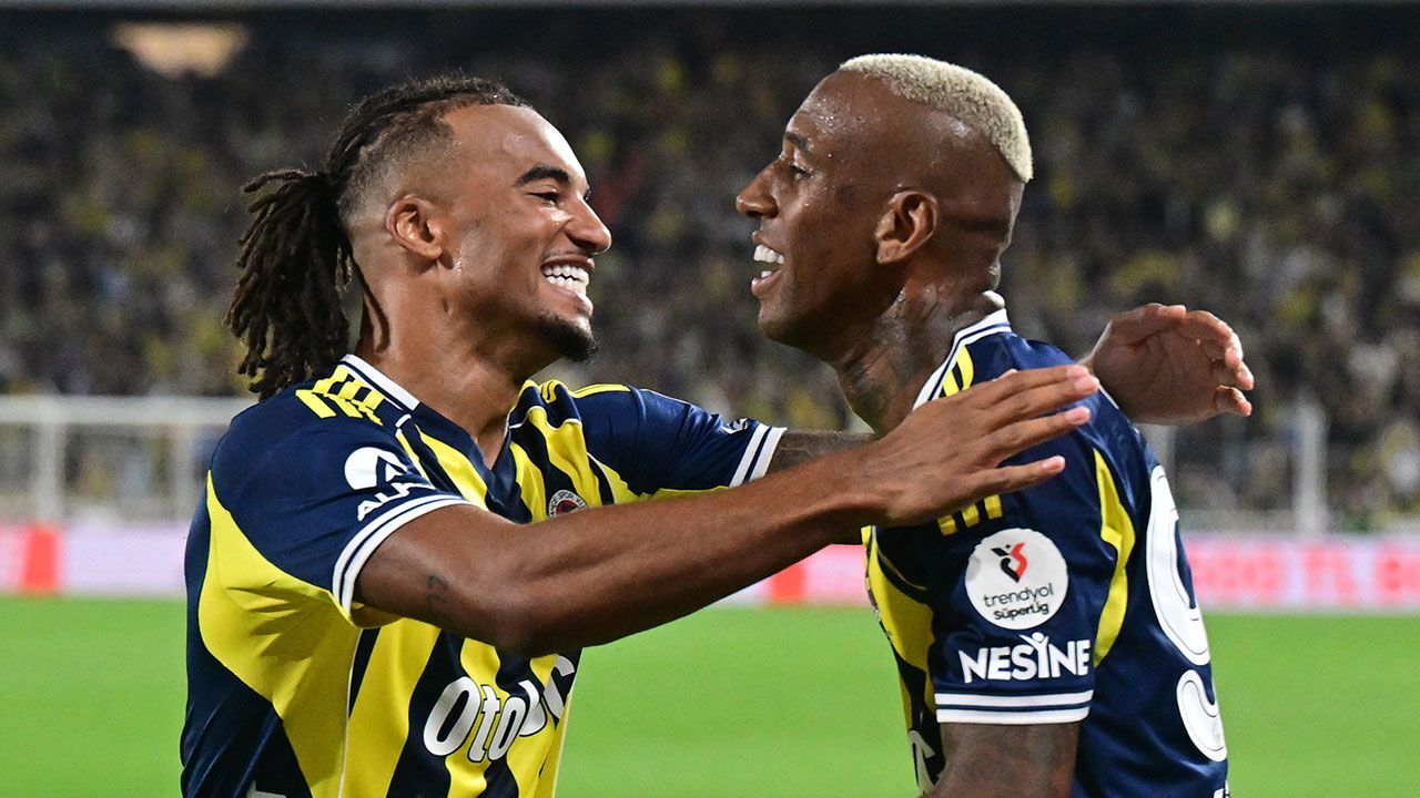 Kadıköy'de olay tepki: Önce ıslık, sonra sevinç