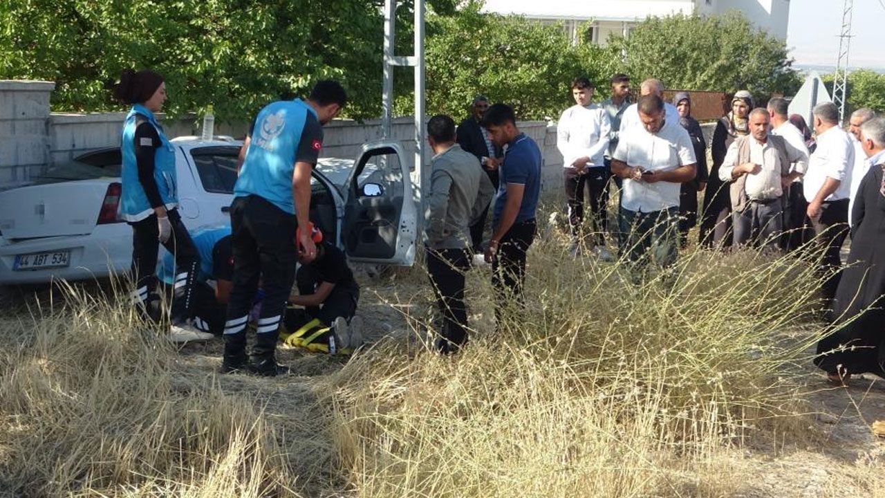 Kontrolden çıktı, bahçe duvarına çarptı: Anne ve 3 çocuğu yaralı