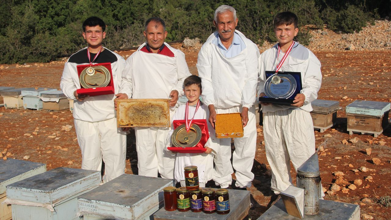 Mersin'de ürettikleri bal Fransa ve İngiltere'den ödülle döndü! 