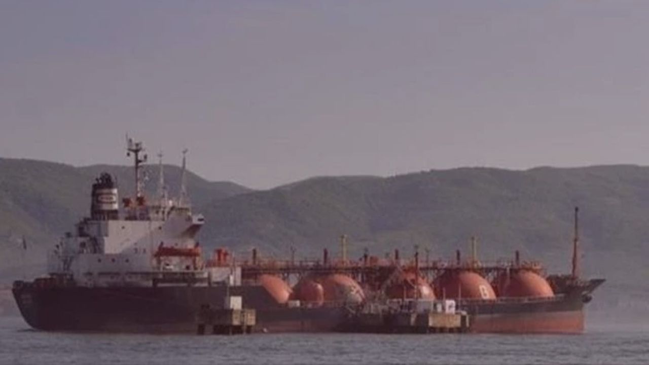 Pakistan LNG gemisine dronlu saldırı: İsrail vurdu, Husiler mürettebatı rehin aldı!