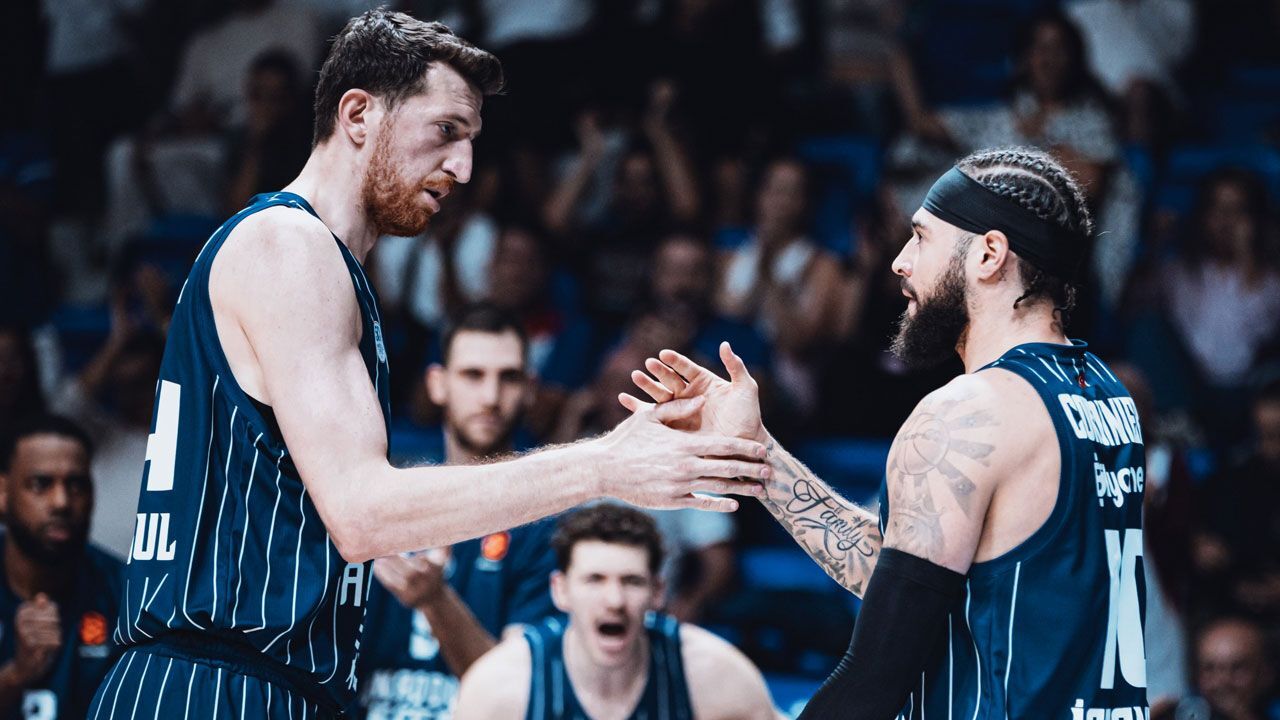 Anadolu Efes, EuroLeague ilk maçında Maccabi'yi devirdi