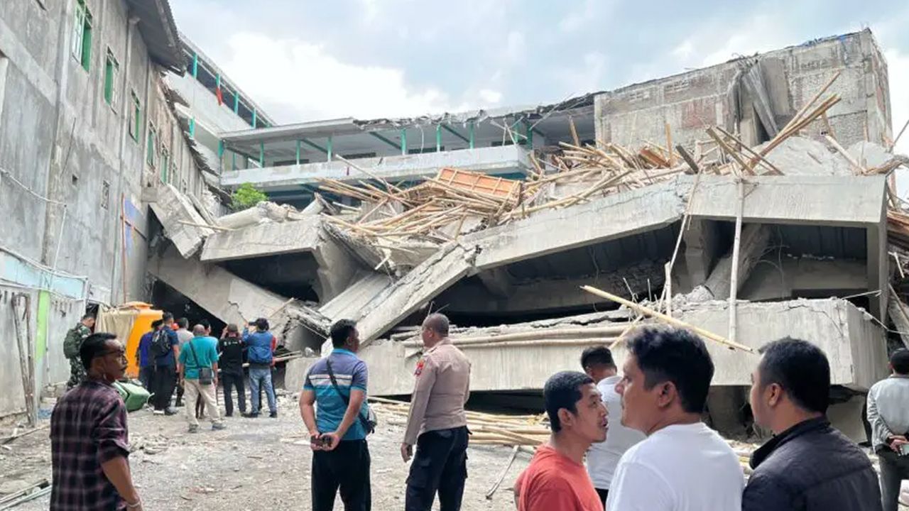 Endonezya'da yatılı okul çöktü! 1 öğrenci öldü, 102 yaralı var