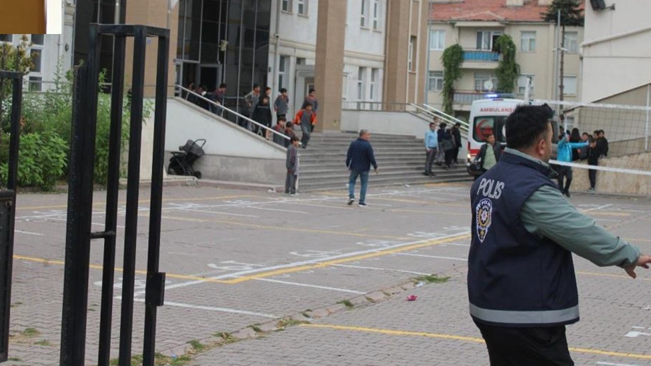 Yangın ziline basılınca izdiham yaşandı: 15 öğrenci yaralandı