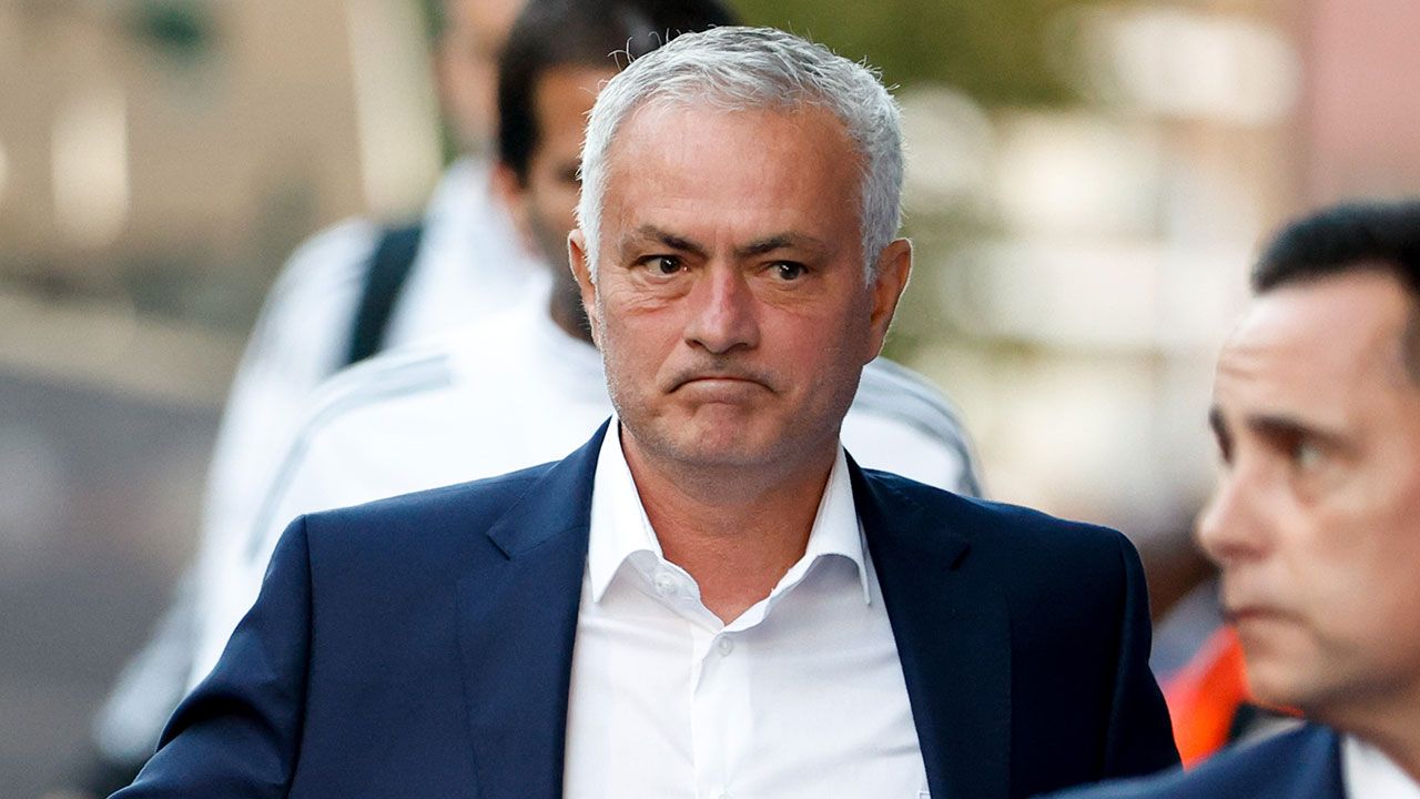 Chelsea, Jose Mourinho'yu üzdü