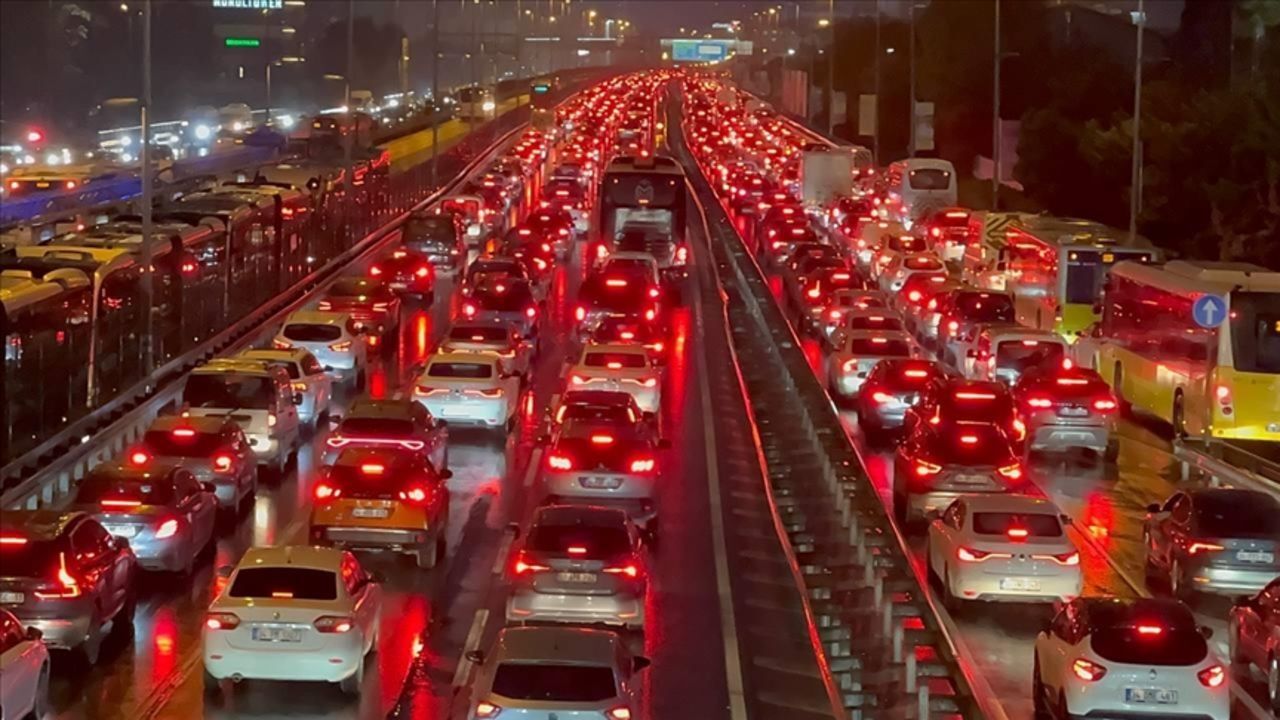 İstanbul'da trafik yoğunluğu yüzde 83'e ulaştı