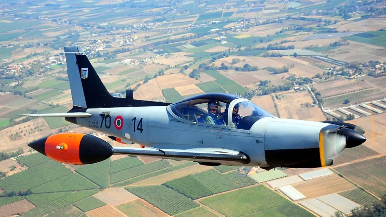 İtalya'da askeri uçak düştü! Can kayıpları var