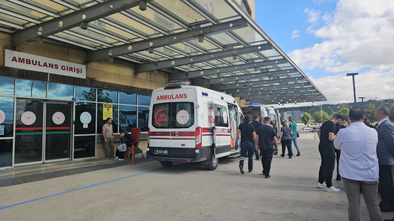 Çorum'da tavuk döner zehirlenmesi: 12 öğrenci hastaneye kaldırıldı