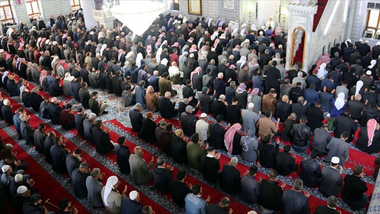 Bugün Cuma namazı saat kaçta kılınacak? 3 Ekim 2025 il il Cuma namazı vakitleri