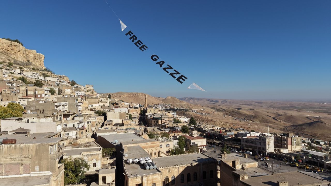 Gökyüzünde barış uçurtması süzüldü: Mardin’den dünyaya