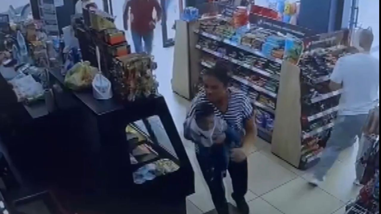 Eski eş dehşet saçtı! Bebeğe aldırmadan defalarca bıçakladı