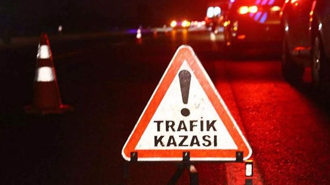 Mersin'de iki otomobil çarpıştı: 1 kişi öldü, 4 kişi yaralandı