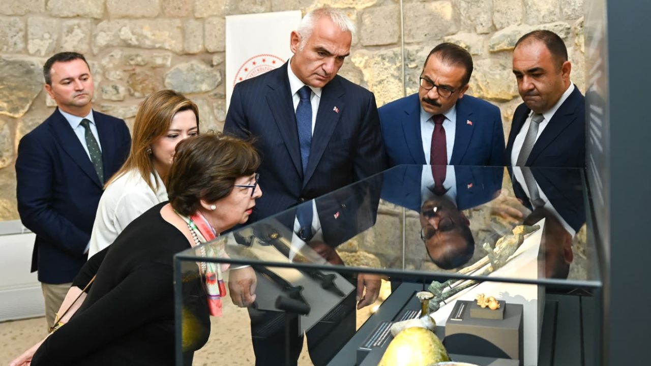 Bakan Ersoy tanıttı! İsviçre’den gelen yedi tarihî eser Bodrum Kalesi’nde