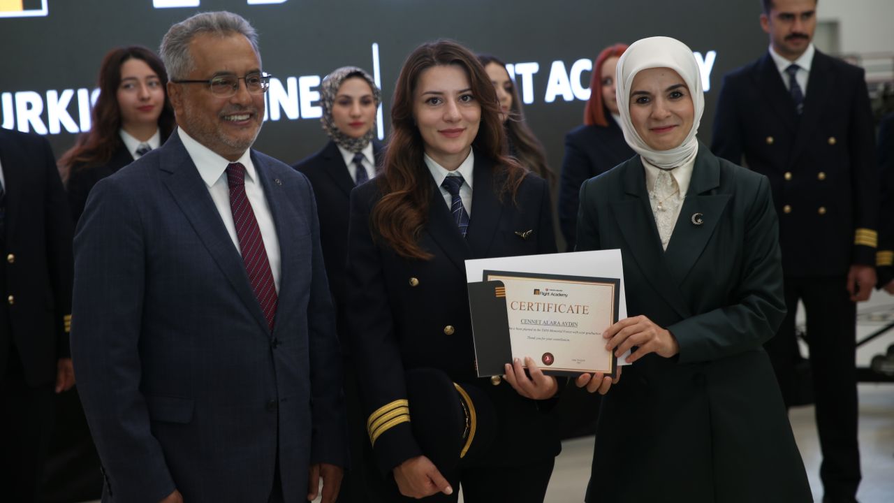 Çelik kanatlara iki filo daha: Kadın pilot sayısı elli kat arttı