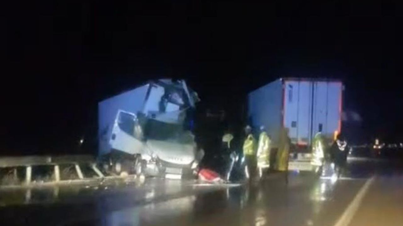 Konya'da tır ile kamyonet çarpıştı: Ölü ve yaralılar var