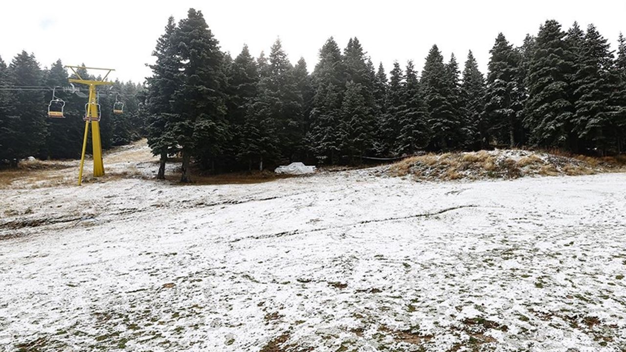 Uludağ’da sezonun ilk kar yağışı gerçekleşti