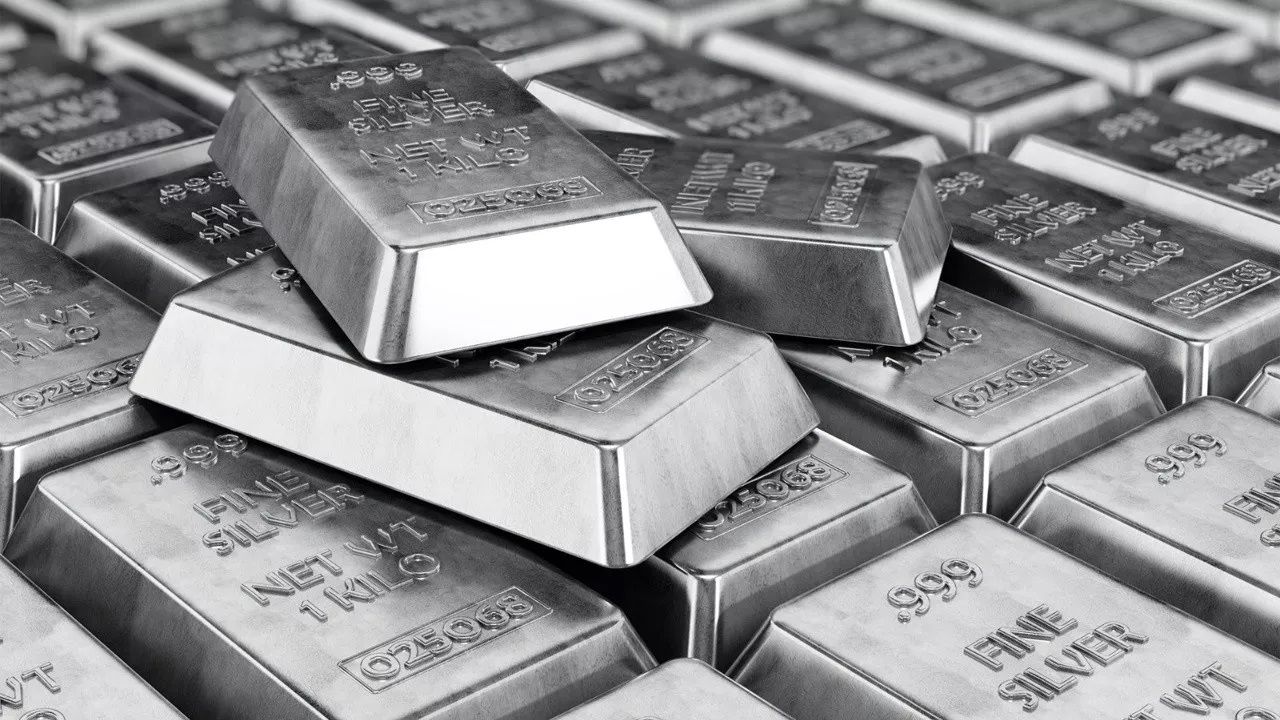 Altını bile gölgede bıraktı! Gümüşte rekor geldi, yükseliş devam ediyor