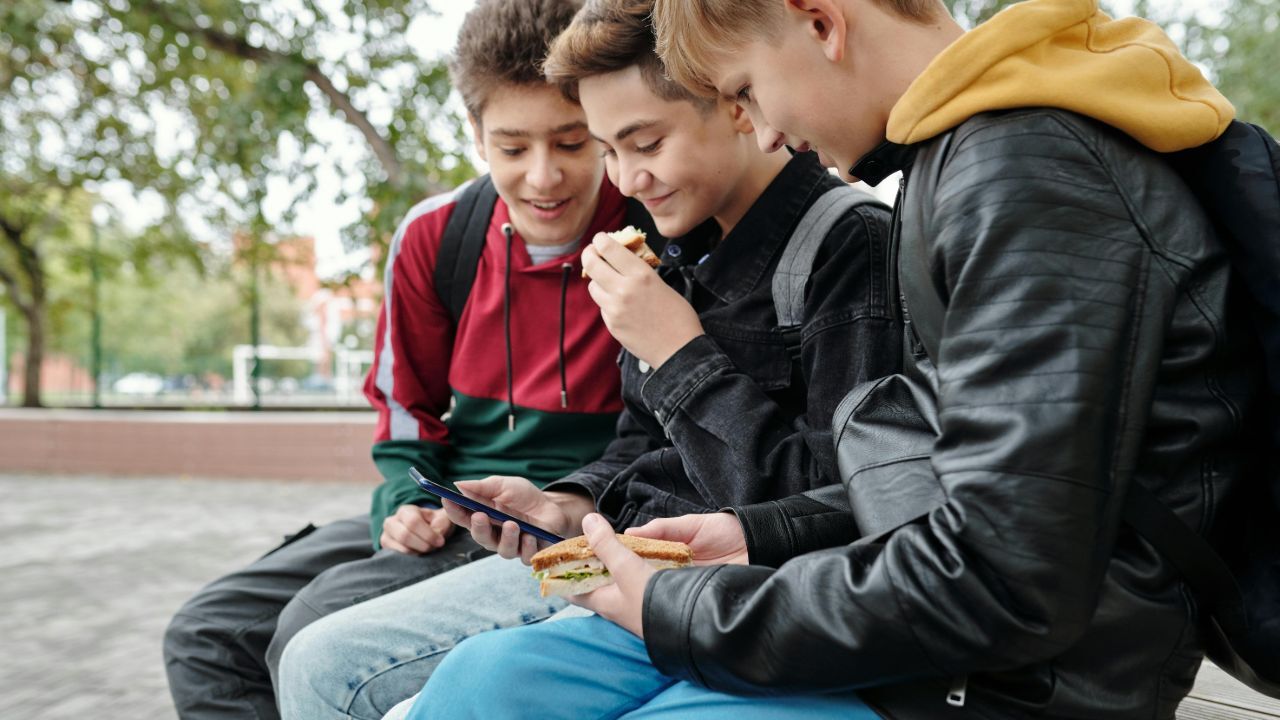 Bir ülke daha harekete geçti! 15 yaş altına sosyal medya yasağı yolda