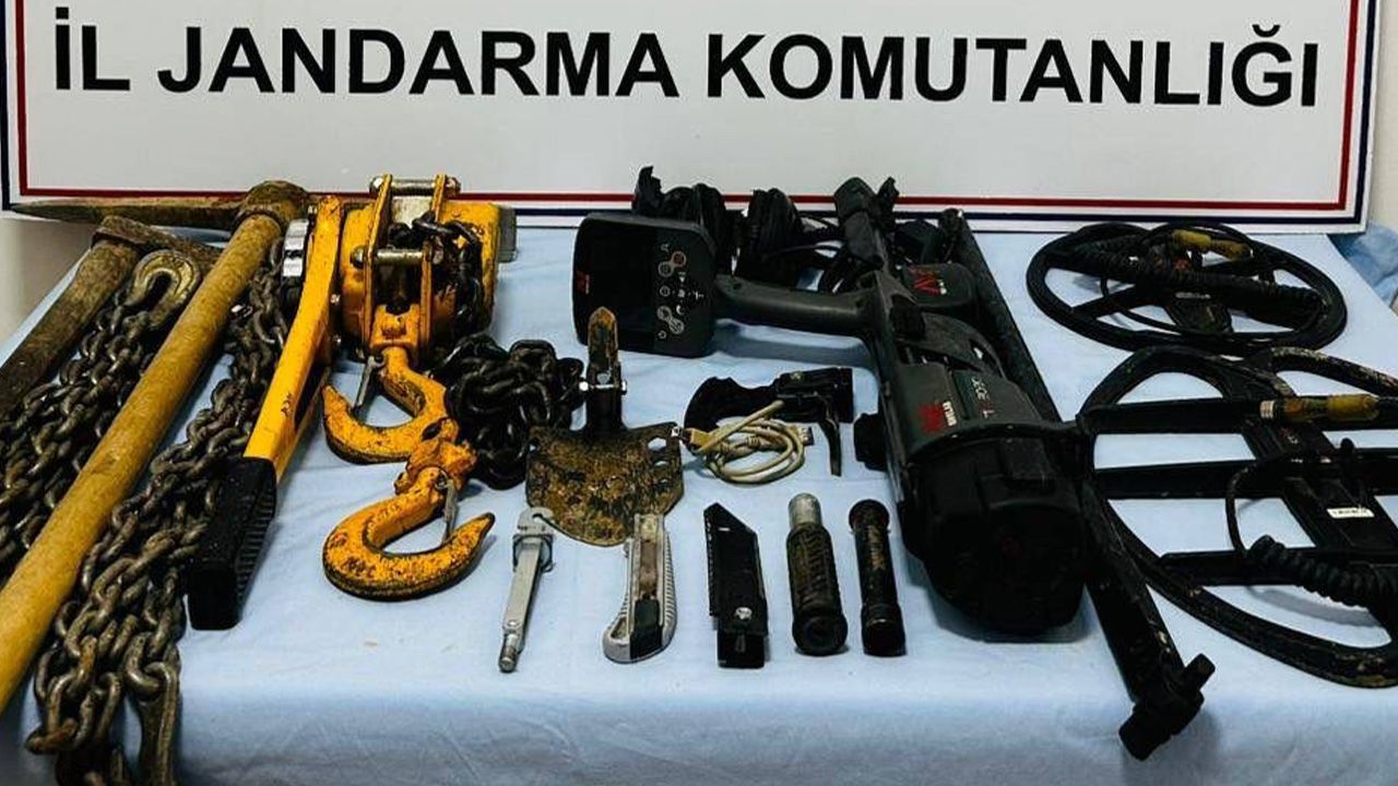 İhbara giden ekipler, ormanda 5 defineciyi suçüstü yakaladı