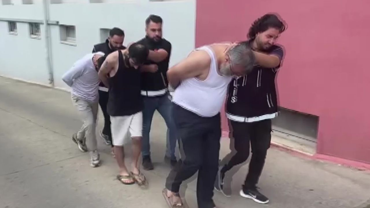 Kilo kilo uyuşturucuyla yakalandılar! "Kahve içiyorduk" bahaneleri pes dedirtti