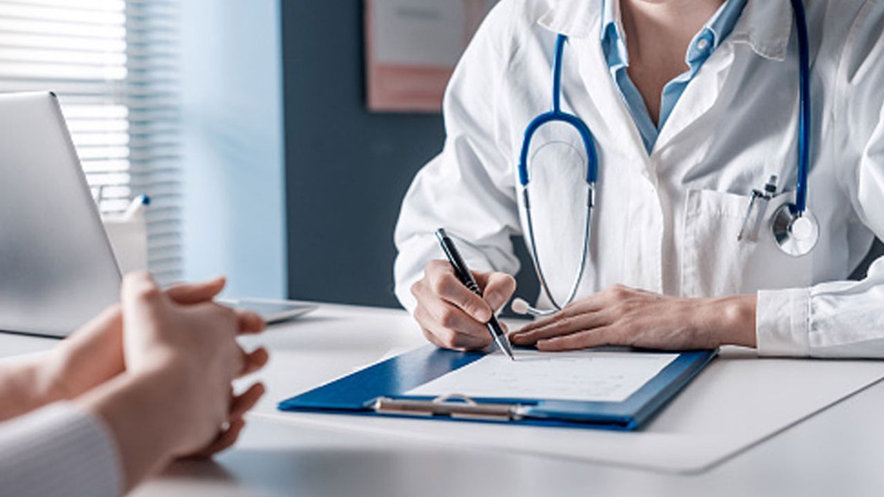 Doktordan ‘yeşil reçete’ vurgunu! Paralar eşinin hesabından çıkmıştı, tutuklandı