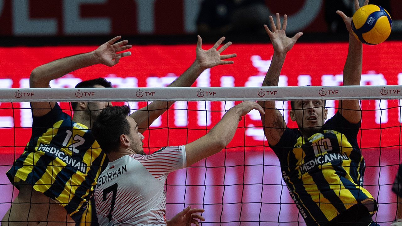 Fenerbahçe Medicana'yı yenen Ziraat Bankkart şampiyon oldu