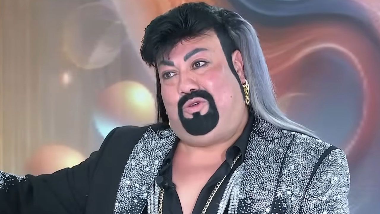 Kobra Murat 20 yaşındaki halini paylaştı: Kızlar bana bakarken yere düşüyordu