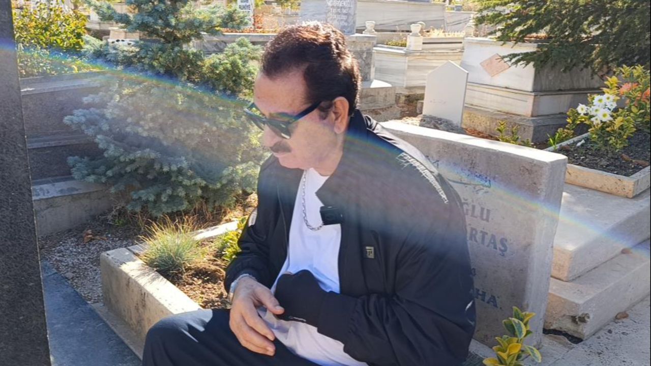 İbrahim Tatlıses'ten vefa örneği! Neşet Ertaş'ın mezarını ziyaret etti