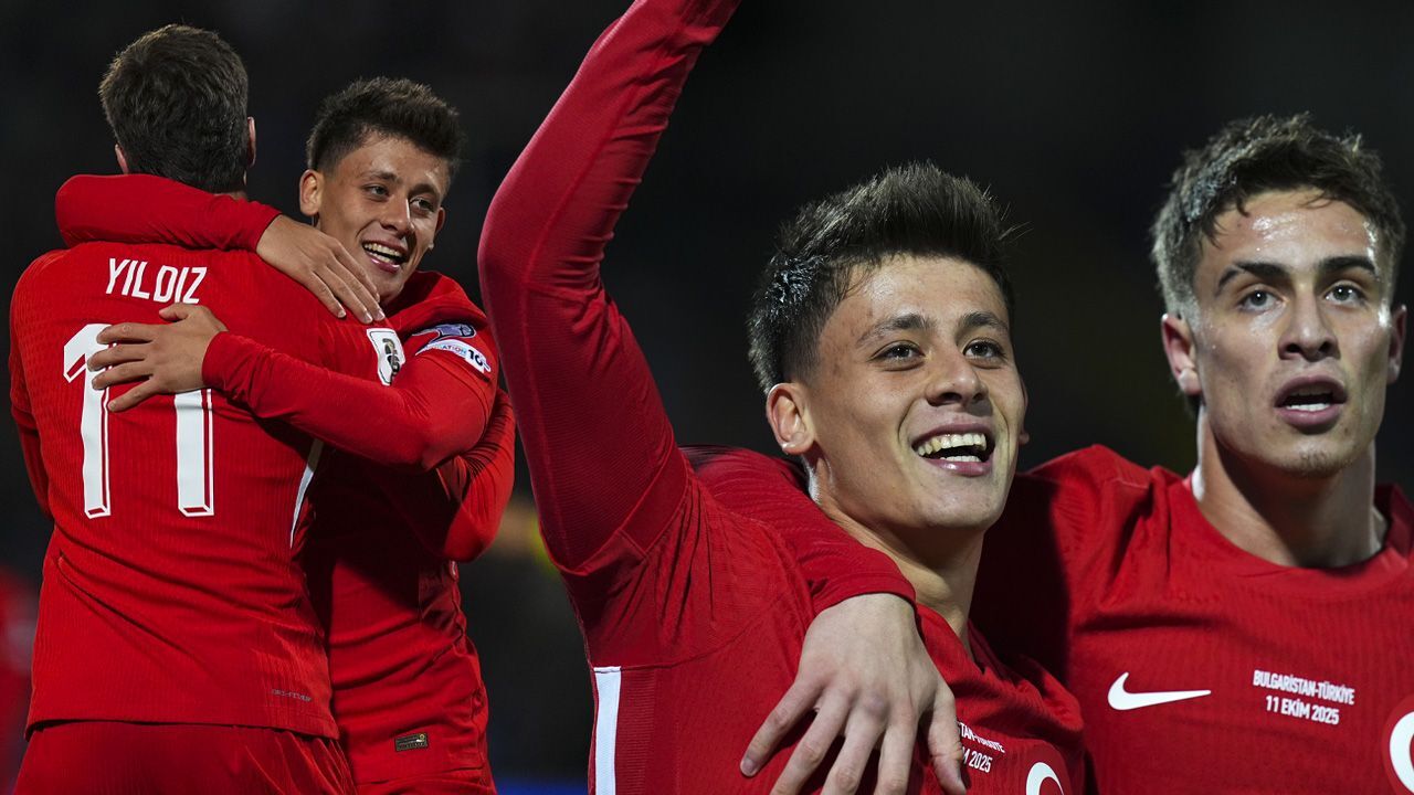 Önce kramponlar sonra tabela değişti | Spor yazarları Bulgaristan-Türkiye maçı için ne dedi?