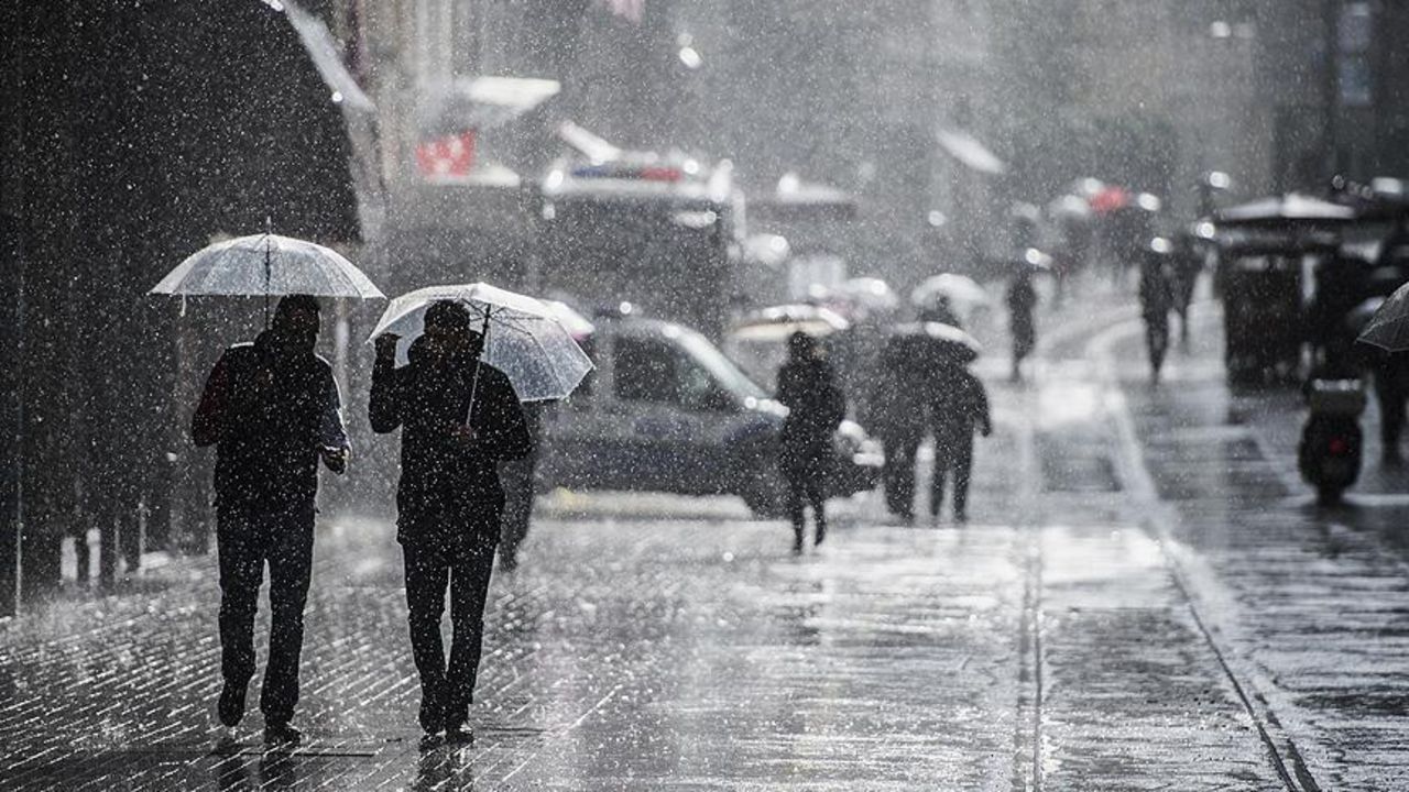 İstanbul ve Karadeniz’e sağanak uyarısı! Meteoroloji yeni tahminini paylaştı