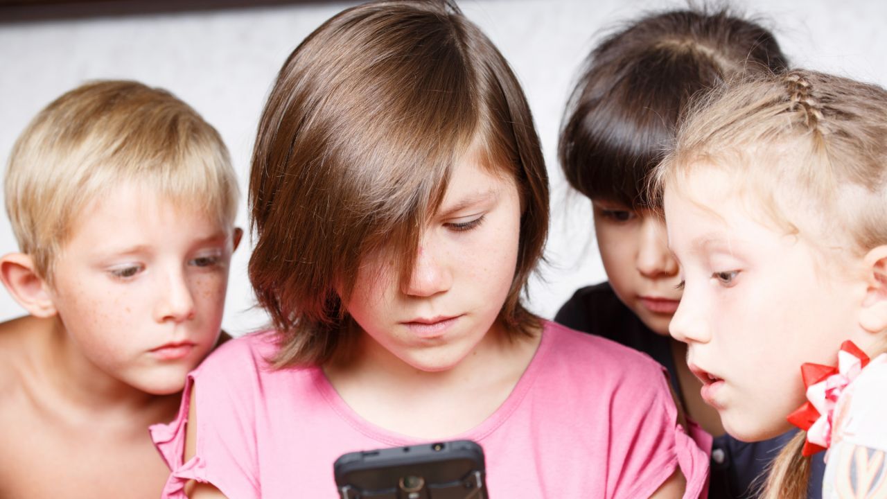 Çocuklara sosyal medya yasağına küresel destek: Psikolojik gelişimlerini etkiliyor