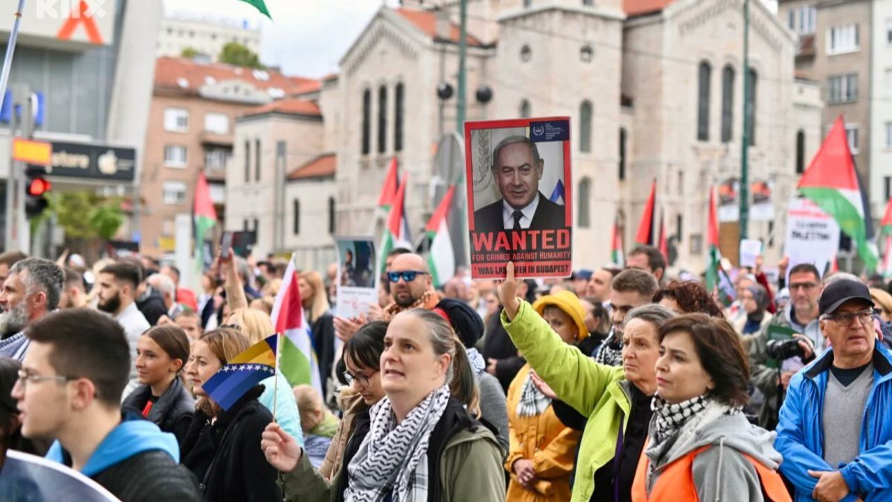 Meydanları terk etmeyin! "Netanyahu hesap vermeli" sloganları 