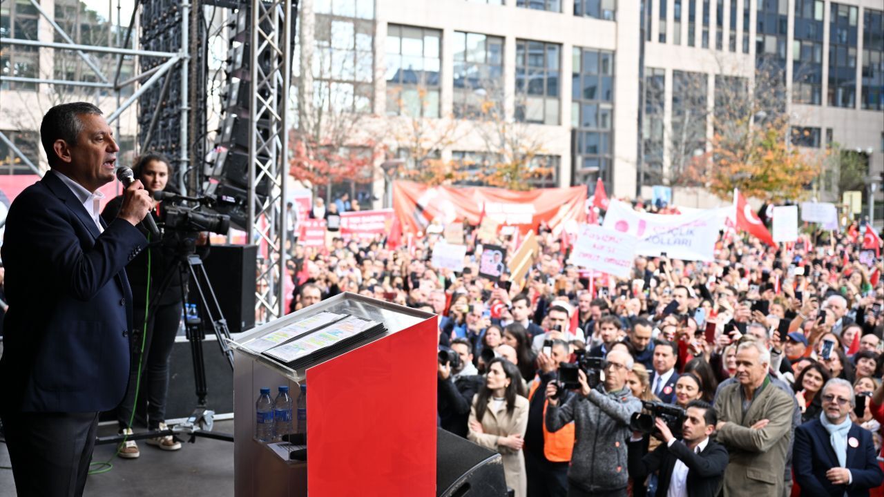 Özgür Özel Brüksel’den hayal kırıklığı ile döndü!