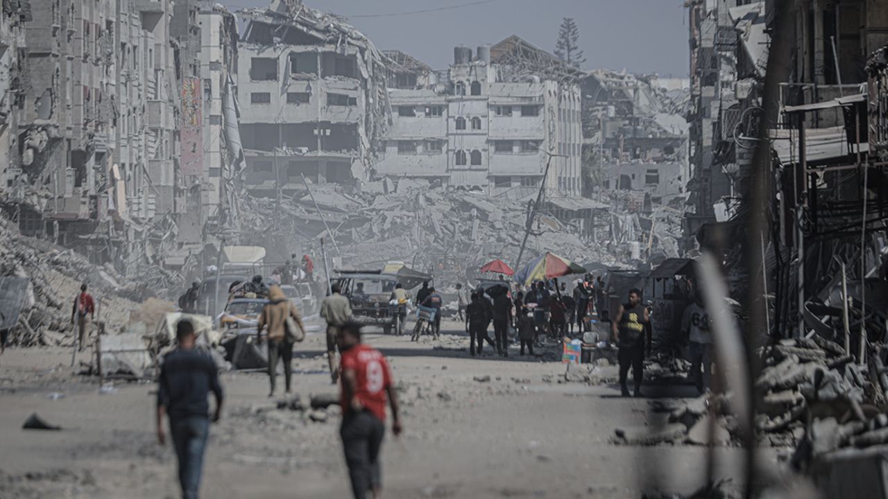 Enkaz altında 10 bin ceset var! Çıkartmaya imkanları yok...