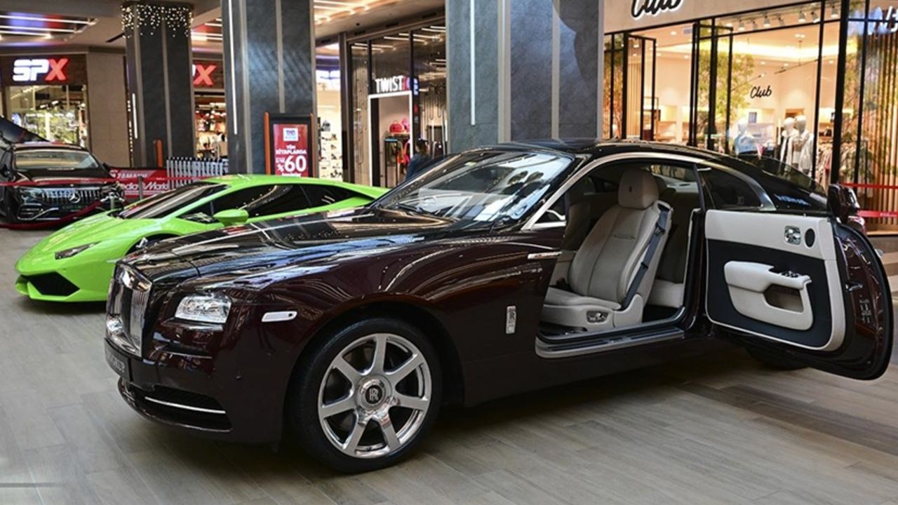 Lüks otomobil tutkusu faize takılmadı! Hangi marka, kaç adet sattı?